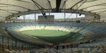 Torcida do Flamengo prepara mosaico, e mascotes do Cruzeiro vão à praia antes de final
