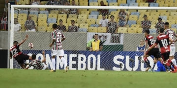 Willian Arão diz que Fla entrou para buscar gol "fora" e elogia festa das torcidas