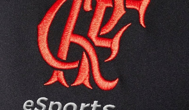 Flamengo mostra detalhe de uniforme que será usado pela equipe de e-sport