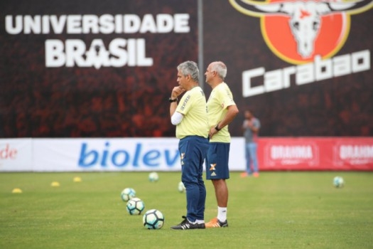 Tentando fechar ferida e voltar aos trilhos, Flamengo visita a Ponte Preta