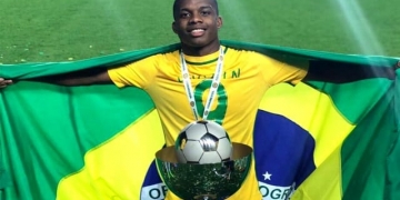 Atacante Lincoln faz fila durante o treino da Seleção sub-17