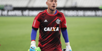 Diego Alves inicia era no Flamengo sem dividir atenção com concorrentes