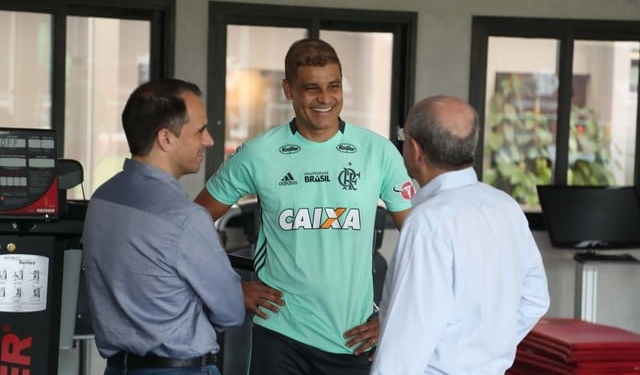 Após terminar quimioterapia, Ederson volta a treinar no Flamengo