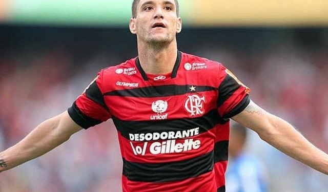 Thiago Neves perde em primeira instância ação contra o Fla por direito de arena