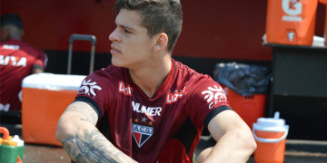 Titular no Atlético-GO, Ronaldo tem números melhores do que de todos os volantes do Fla em quesito