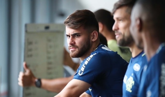 Propostas invisíveis, desempenho ruim e sumiço: Vizeu perde espaço no Flamengo