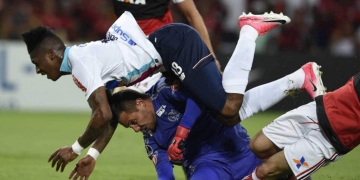 Diego Alves fratura a clavícula e pode passar por cirurgia