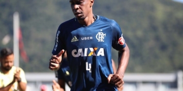 Juan evolui, e Fla quer jogador contra o Cruzeiro, mas depende de último teste