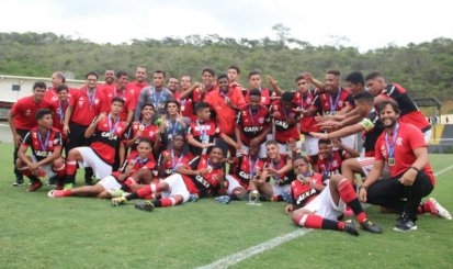 É campeão!! Sub-16 vence Botafogo fora de casa e conquista Torneio Guilherme Embry