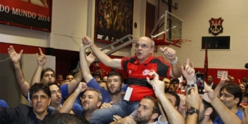 Mal no futebol, gestão do Flamengo sofre perdas no campo político