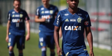 Chegou a hora! Flamengo promove Linconl ao time profissional
