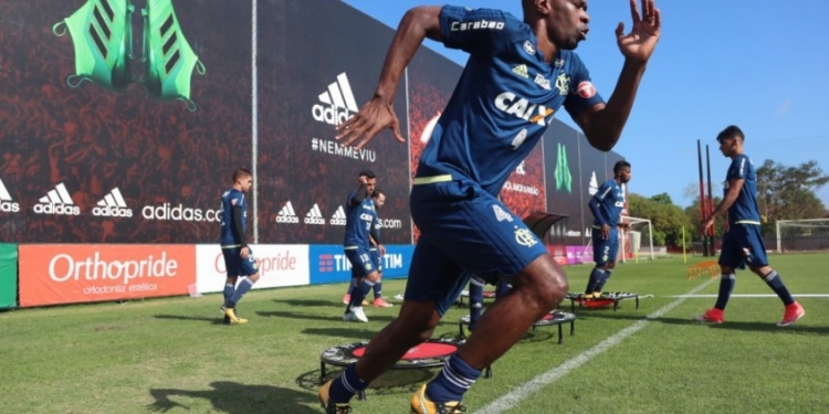 Flamengo pode ter mudanças na zaga para a partida contra o Coritiba