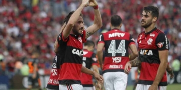 Flamengo goleia Corinthians e volta a mirar o G4 do Campeonato Brasileiro