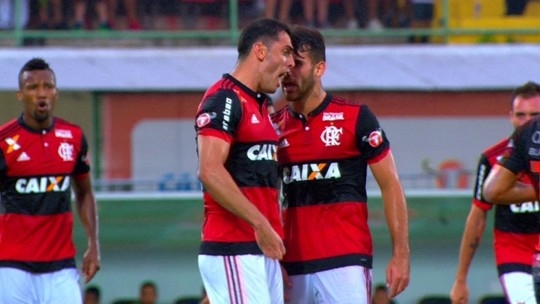 Vestiário do Fla tem Rhodolfo transtornado e pedido de desculpas de Vizeu