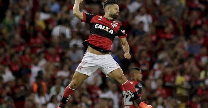 Em jogo eletrizante, Fla arranca empate e elimina Flu da Sul-Americana
