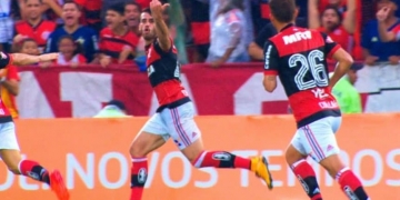 Vizeu explica gesto obsceno a Rhodolfo, lembra parceria e diz: "Isso aqui é Flamengo"
