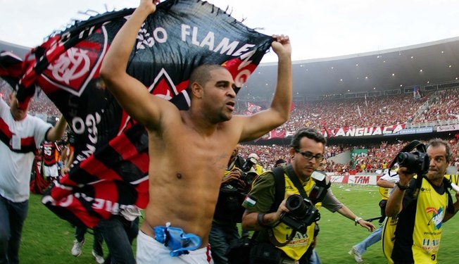Mauro Cezar fala sobre Adriano Imperador: "Por que não ajudar a se recuperar um ídolo?"