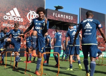 Rueda barra Arão e Pará em treino do Fla e testa Marcio Araújo e Rodinei