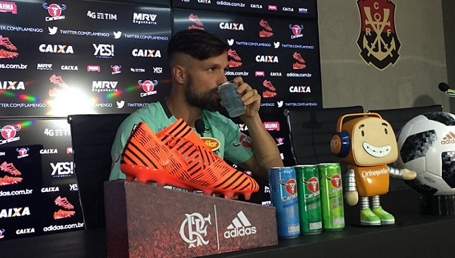Diego faz apelo à torcida do Flamengo para encher Maraca