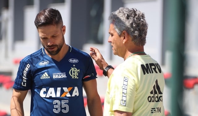 Com dores na coxa, Diego não enfrenta o Grêmio e fará tratamento no Ninho