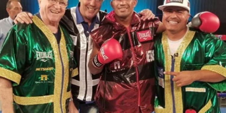 Com roupa em homenagem ao Flamengo, Esquiva bate espanhol e segue invicto