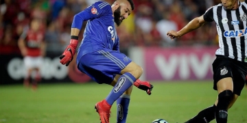 Muralha falha duas vezes, e Santos vira sobre o Flamengo na Ilha