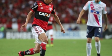 Cuéllar pede mudança de postura do time do Flamengo: "Trabalhamos no melhor clube do Brasil"