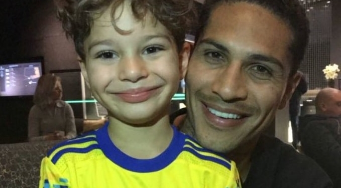Na Suíça para julgamento por doping, Guerrero posta foto ao lado do filho