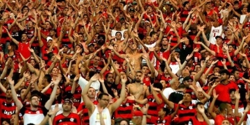 Defesa do Flamengo erra muito, e torcida perde paciência com Rafael Vaz