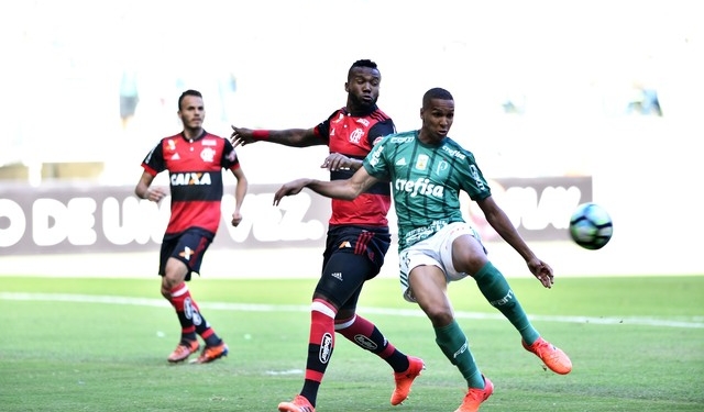 Falta de atenção, lançamentos... Por que o Flamengo perdeu por 2 a 0 para o Palmeiras