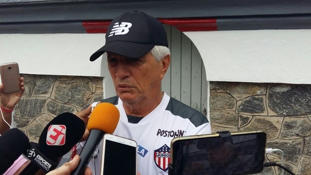 Treinador do Junior minimiza colombianos no Flamengo: "Sabemos como pensam"