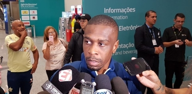 Flamengo desembarca com segurança reforçada mas sem protestos