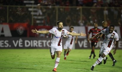 Diego celebra classificação e dedica gol: "Todos chutamos aquele pênalti juntos"