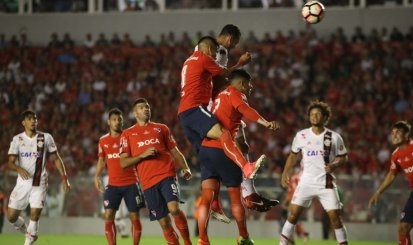 Flamengo sofre virada, sai atrás e decisão será no Maracanã