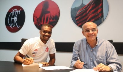 Flamengo renova contrato com Juan