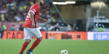 Buscando volta por cima, Adriano irá se reunir com diretoria do Flamengo