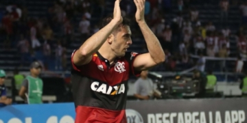 Substituto de última hora, Rhodolfo lembra: 'Jogar no Flamengo é isso'
