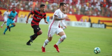 ATUAÇÕES: Diego joga bem e César é decisivo novamente para o Flamengo