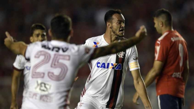 Fla sai na frente, mas cede à pressão e sofre virada do Independiente
