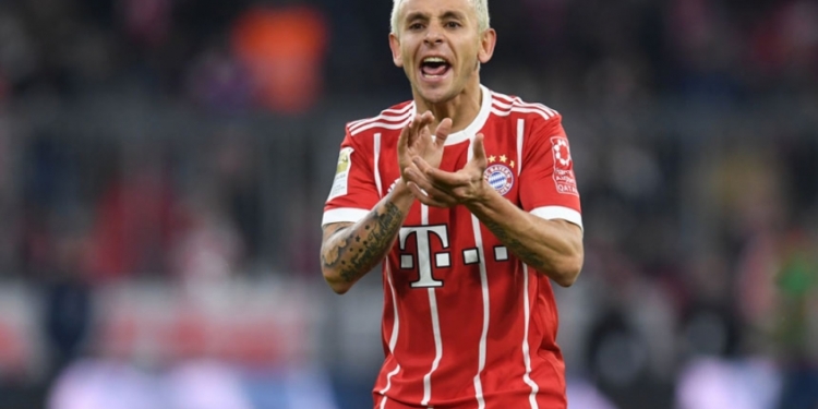 Rafinha não descarta ficar no Bayern, mas admite ofertas do Brasil