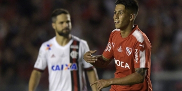 Independiente vira sobre o Flamengo e larga na frente na decisão