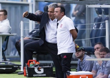 Preparador físico de Rueda não confirma saída e diz: 'Sou empregado do Flamengo'