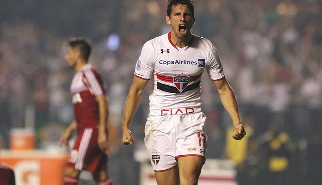 Flamengo monitora Jonathan Calleri para 2018