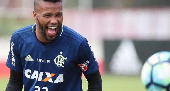 Perto de Pablo, Flamengo deve negociar Rafael Vaz; já há dois clubes interessados