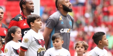 Ausência de propostas freia saídas de jogadores do Fla