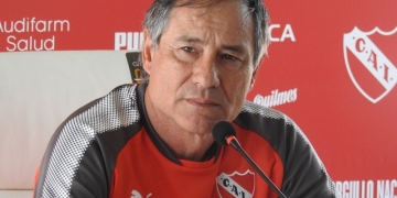 Técnico do Independiente rasga elogios ao Fla e pede time 'defendendo como leões'