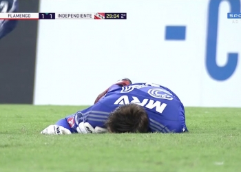 César apaga em campo após queda e dá susto no Maracanã