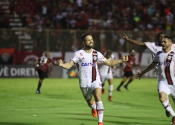 Fla vence com gol no fim e vai à fase de grupos da Libertadores