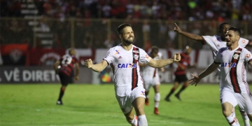 Fla vence com gol no fim e vai à fase de grupos da Libertadores