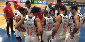 Franca acaba com sequência de vitórias do Fla no NBB